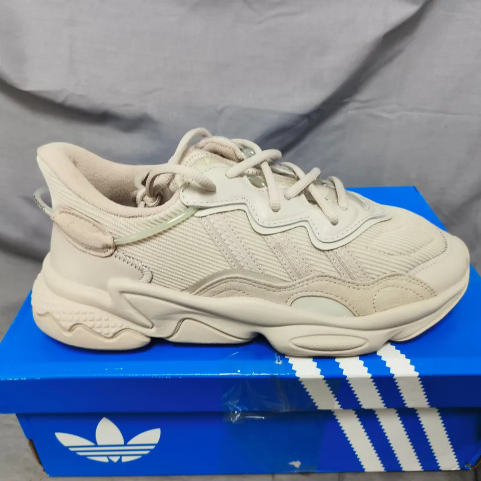 BOXED OZWEEGO ADIDAS SNEAKERS – BEIGE/OFF-WHITE, MEN'S FOOTWEAR