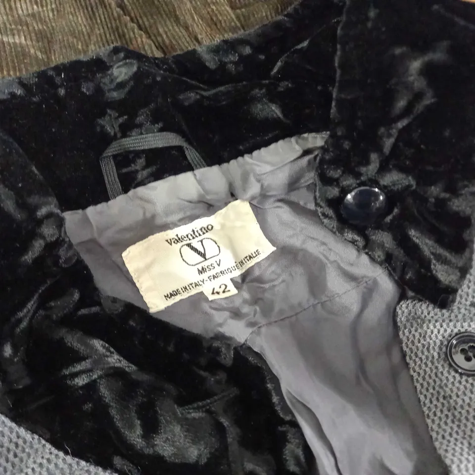 LARGE QUANTITY OF ASSORTED CLOTHING ITEMS TO INCLUDE VALENTINO AND LOUIS FERAUD