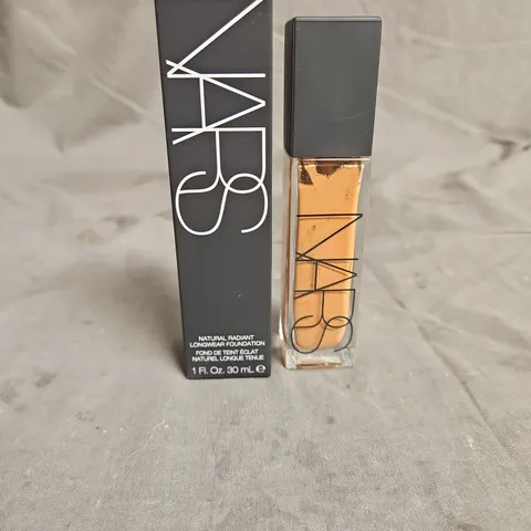 BOXED NARS NATURAL RADIANT LONGWEAR FOUNDATION IN MEDIUM DEEP 2.6 HUAHINE 30ML