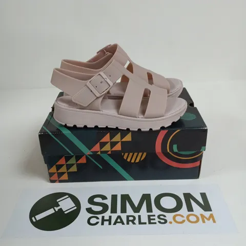 BOXED PAIR OF SKECHERS FOAMIES IN MAUVE - SIZE 9