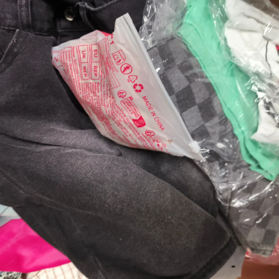 APPROXIMATELY 20 ASSORTED CLOTHING AND FASHION PRODUCTS IN VARIOUS STYLES AND SIZES - COLLECTION ONLY