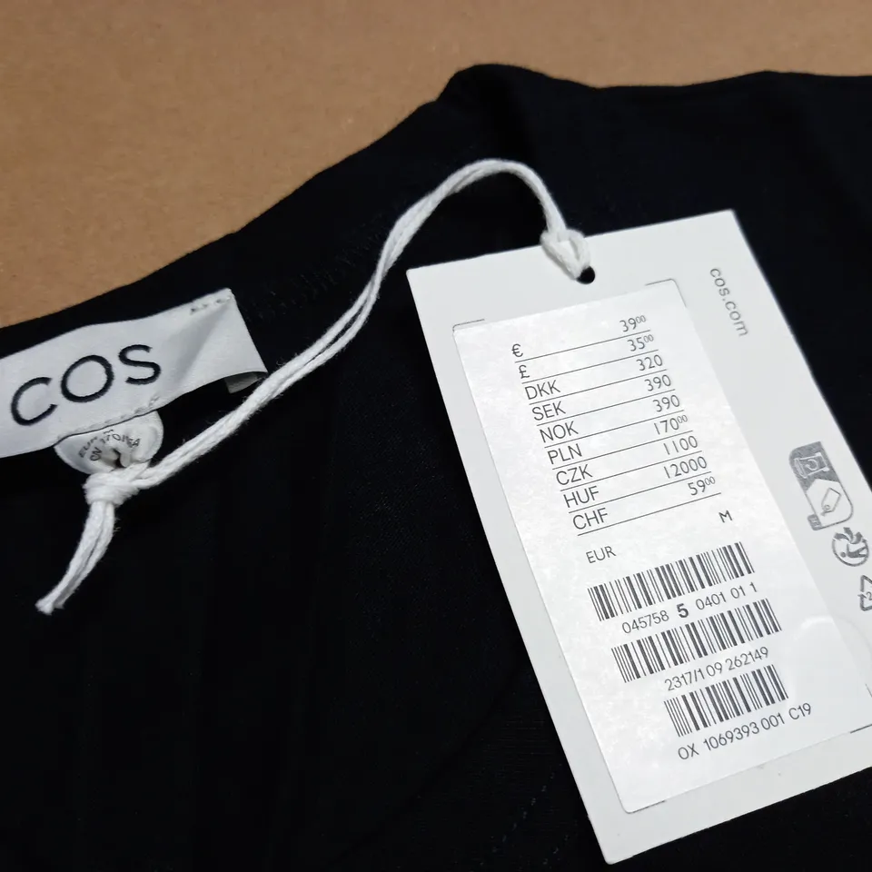 COS WIDE T-SHIRT IN BLACK - EUR M