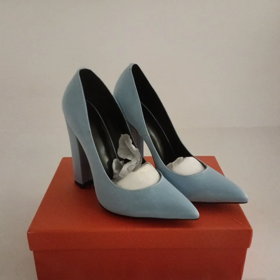 "GRACE EVERY STEP" LIGHT BLUE POINTED-TOE WOMEN'S HIGH-HEELED SHOE – BOXED EU 38.5