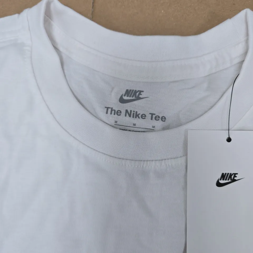 NIKE THE NIKE TEE IN WHITE - MEDIUM