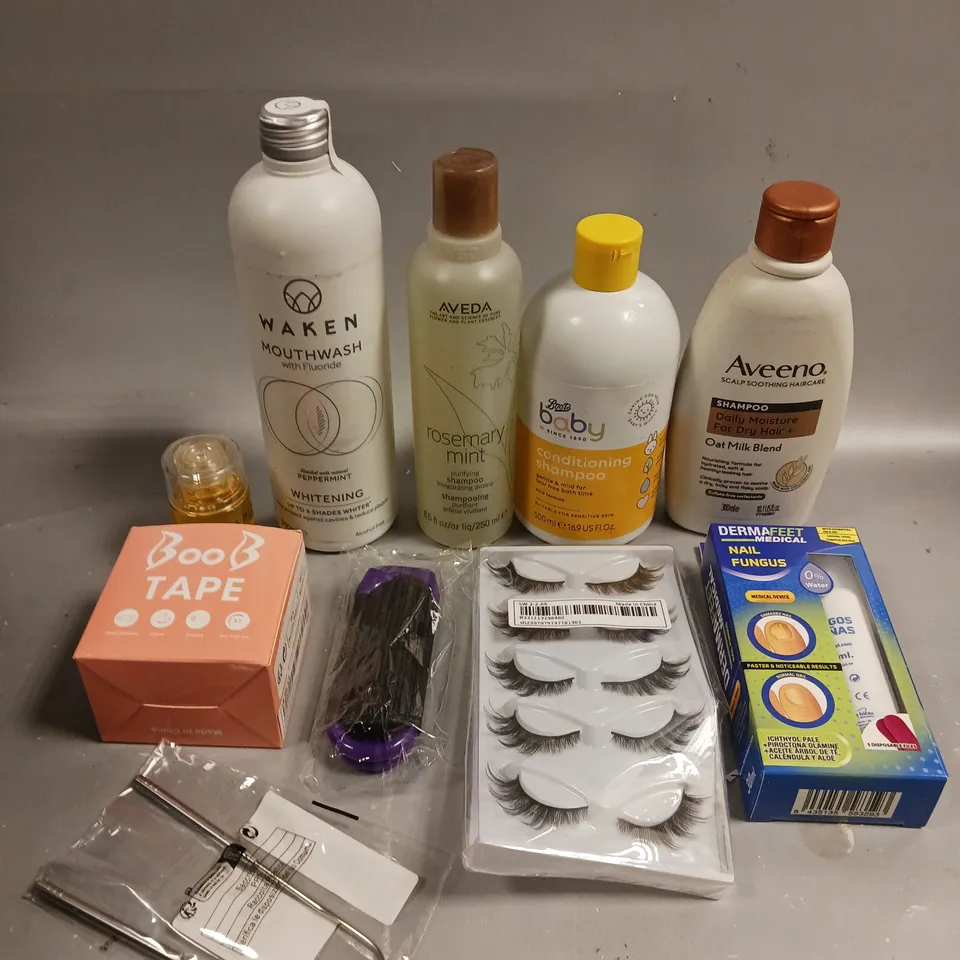 APPROXIMATELY 20 ASSORTED HEALTH & BEAUTY PRODUCTS TO INCLUDE WAKEN MOUTHWASH, AVEENO MILK BLEND, BOOB TAPE ETC 