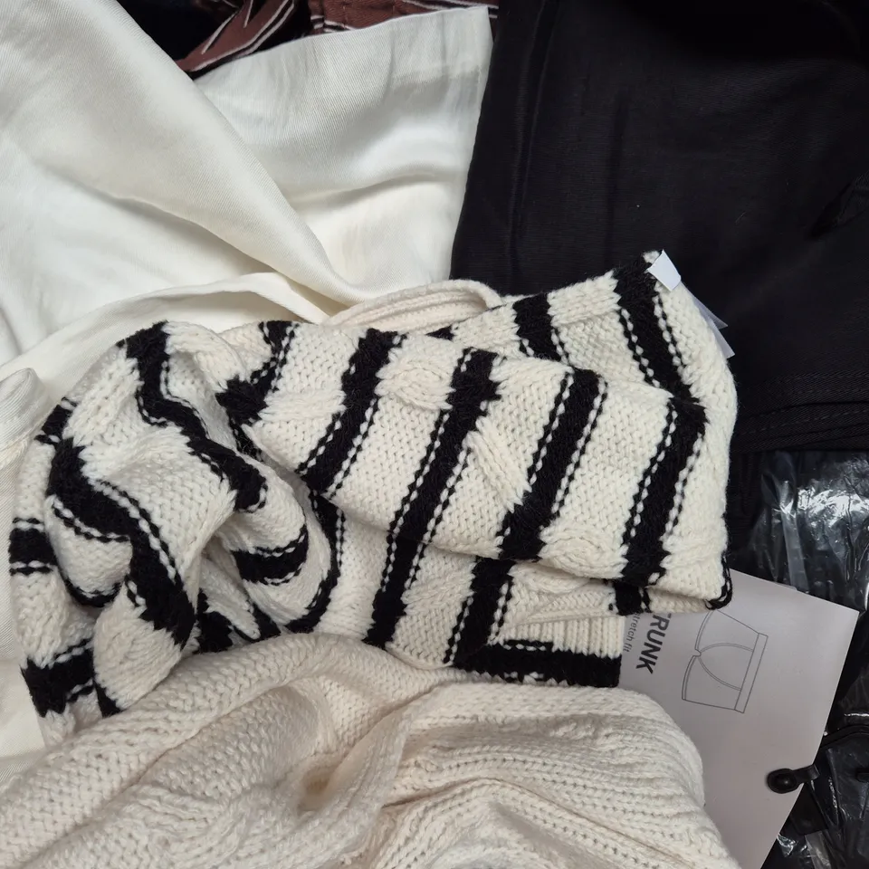 BOX OF APPROXIMATELY 20 ASSORTED CLOTHING AND FASHION ITEMS IN VARIOUS STYLES, SIZES, AND COLOURS - COLLECTION ONLY