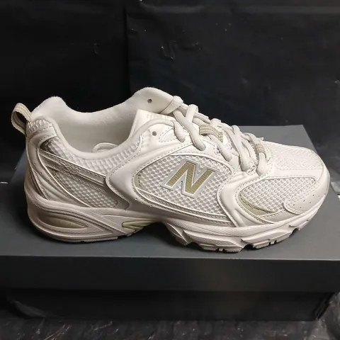 BOXED PAIR OF NEW BALANCE SNEAKERS β UK SIZE 3.5
