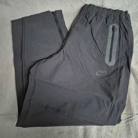 NIKE KID'S BLACK STANDARD FIT TAPER LEG PANTS (XL) WITH ZIP POCKET