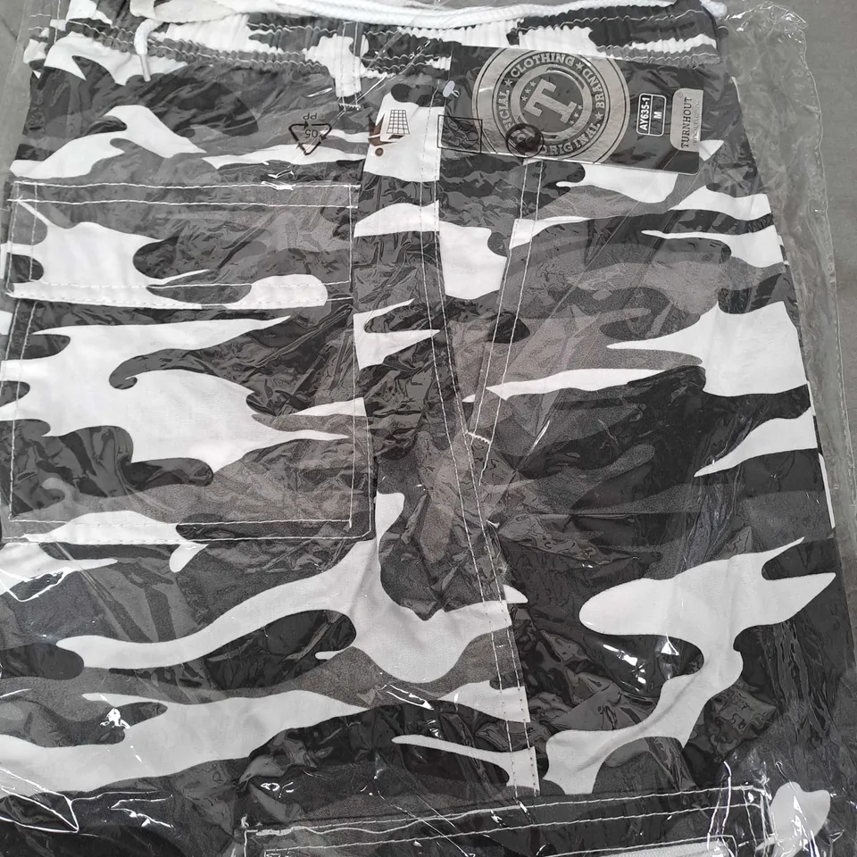 TURRNHOUT CAMO SHORTS SIZE M