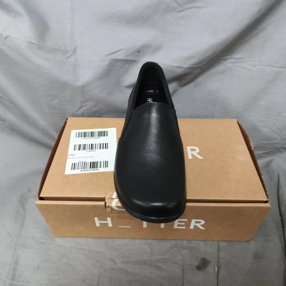 HOTTER GLOVE II WIDE SLIP-ON SHOES – BLACK LEATHER, UK 7 (US 9, EU 41) GLVEZE