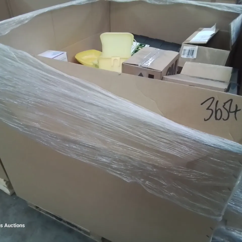 PALLET OF ASSORTED ITEMS, INCLUDING NITRIL DISPOSABLE EXAMINATION GLOVES & 3M MICROPORE TAPE,