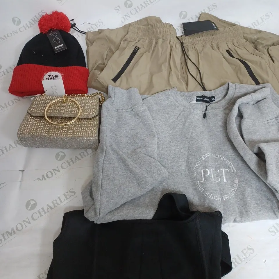 BOX OF APPROXIMATELY 30 ASSORTED CLOTHING ITEMS TO INCUDE - JUMPER , SHORTS , HAT ETC