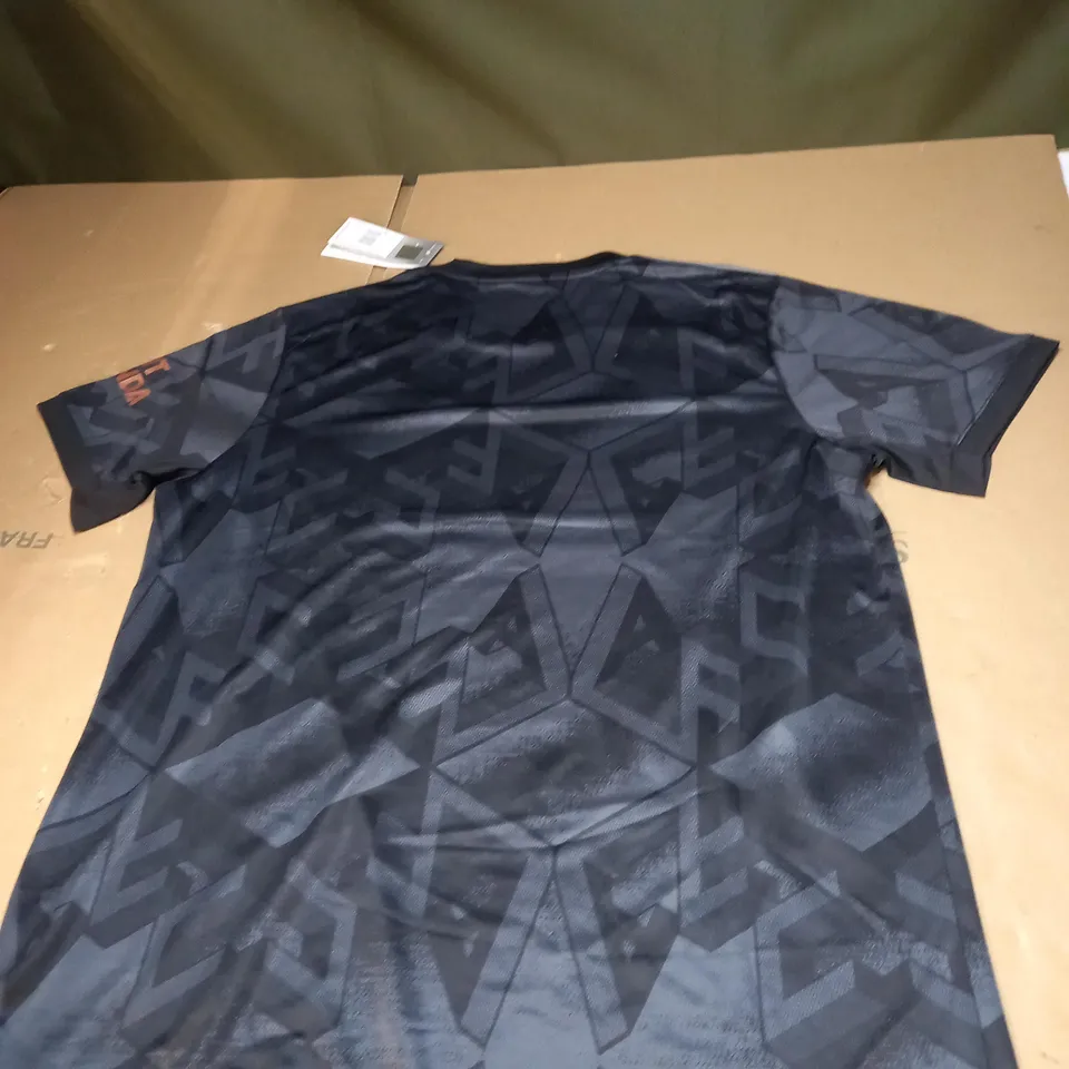 ARSENAL FOOTBALL CLUB AWAY JERSEY SIZE XL