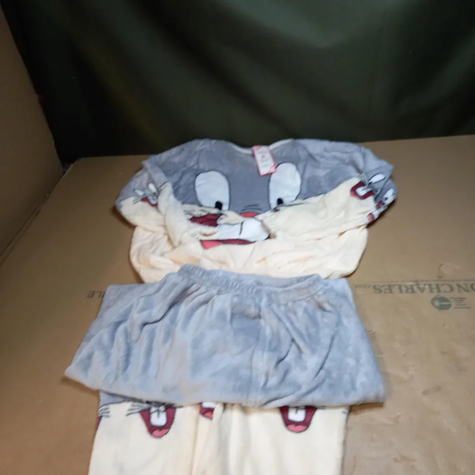 BUGS BUNNY DESIGNED FLEECE PYJAMA SET 
