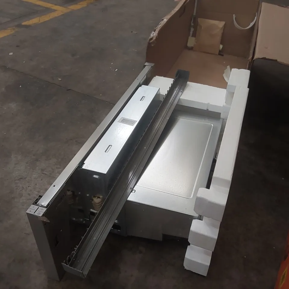 BOXED BOSCH DFS097A51B TELESCOPIC COOKER HOOD