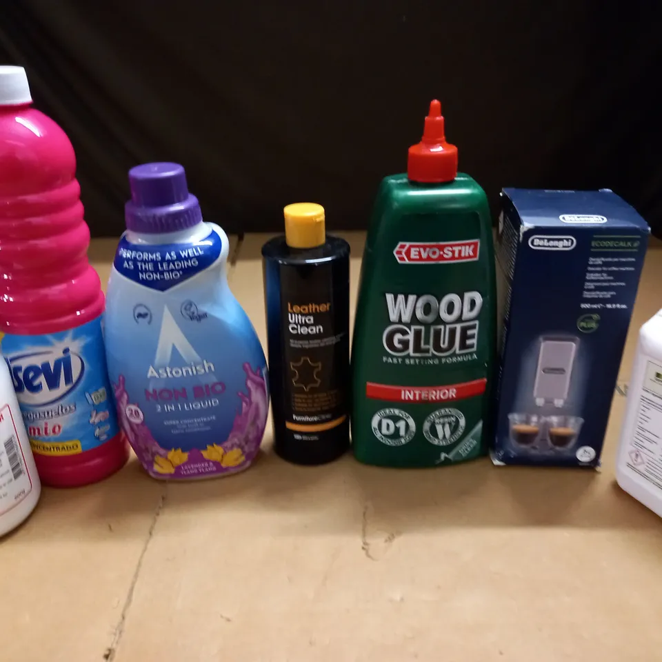 LOT OF 4 CRATES OF ASSORTED HOUSEHOLD LIQUID ITEMS TO INCLUDE WOOD GLUE, ASTONISH NON-BIO AND GLYPHO 360 - COLLECTION ONLY