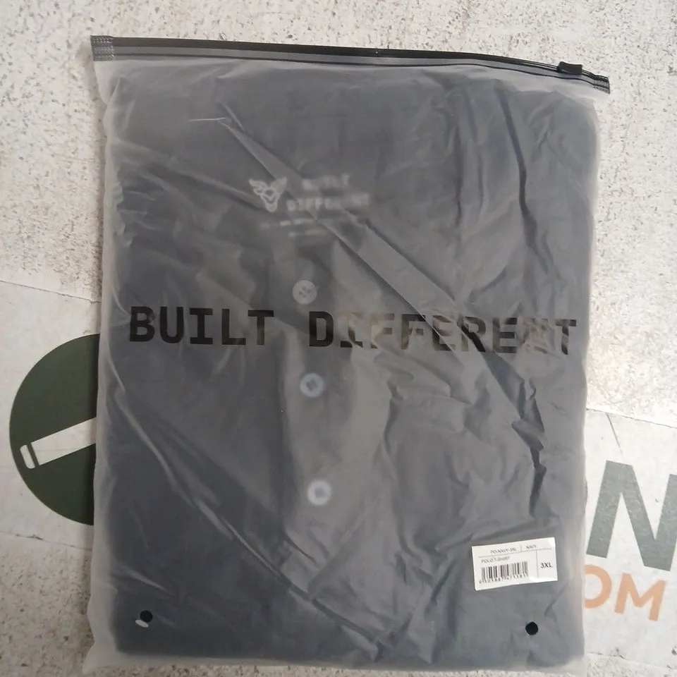BAGGED BUILT DIFFERENT POLO T-SHIRT IN NAVY SIZE 3XL
