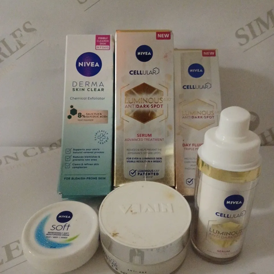 LOT OF 6 ASSORTED NIVEA HEALTH AND BEAUTY PRODUCTS TO INCLUDE LUMINOUS ANTIDARK-SPOT DAY FLUID 40ML, MOISTURISING CREAM 25ML, ANTI-AGE DAY CREAM 50ML, EXFOLIATOR 40ML ETC.