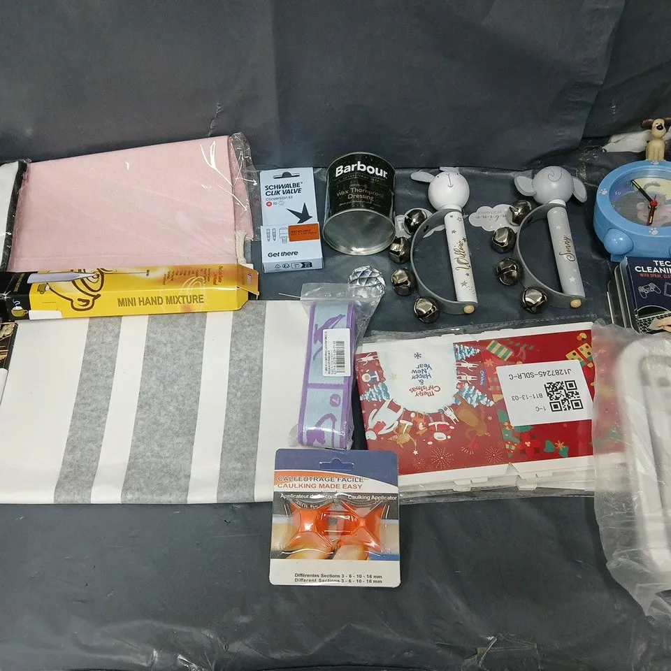 APPROXIMATELY 12 ASSORTED ITEMS TO INCLUDE - STITCHED NOTEBOOK, TECH CLEANING KIT, AND MINI HAND MIXER ETC.