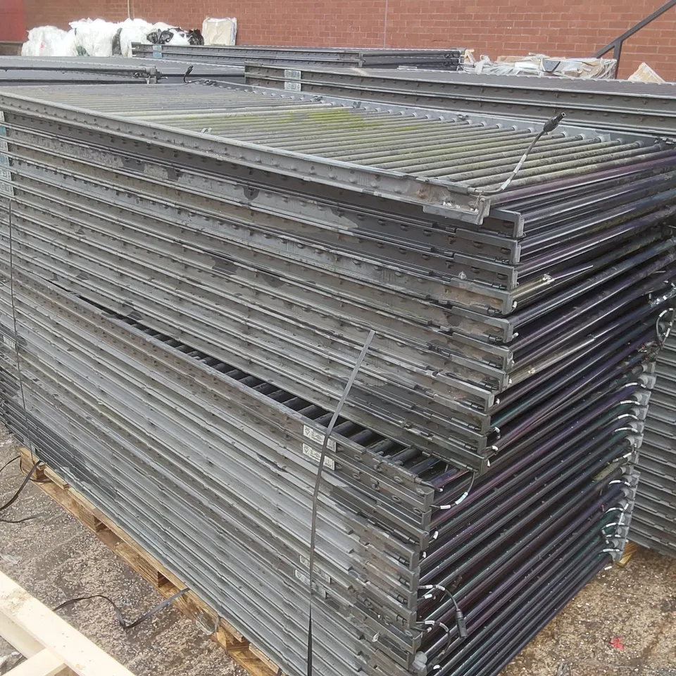PALLET CONTAINING A VERY LARGE QUANTITY OF SOLAR PANELS