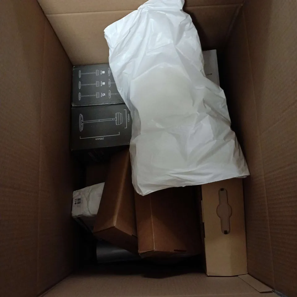 BOX OF APPROXIMATELY 15 ASSORTED ELECTRICAL ITEMS TO INCLUDE WAVY CHIC HAIR STYLING COMB, IMMERSION WATER HEATER, MULTI POWER STRIP, GAME CONTROLLER ETC