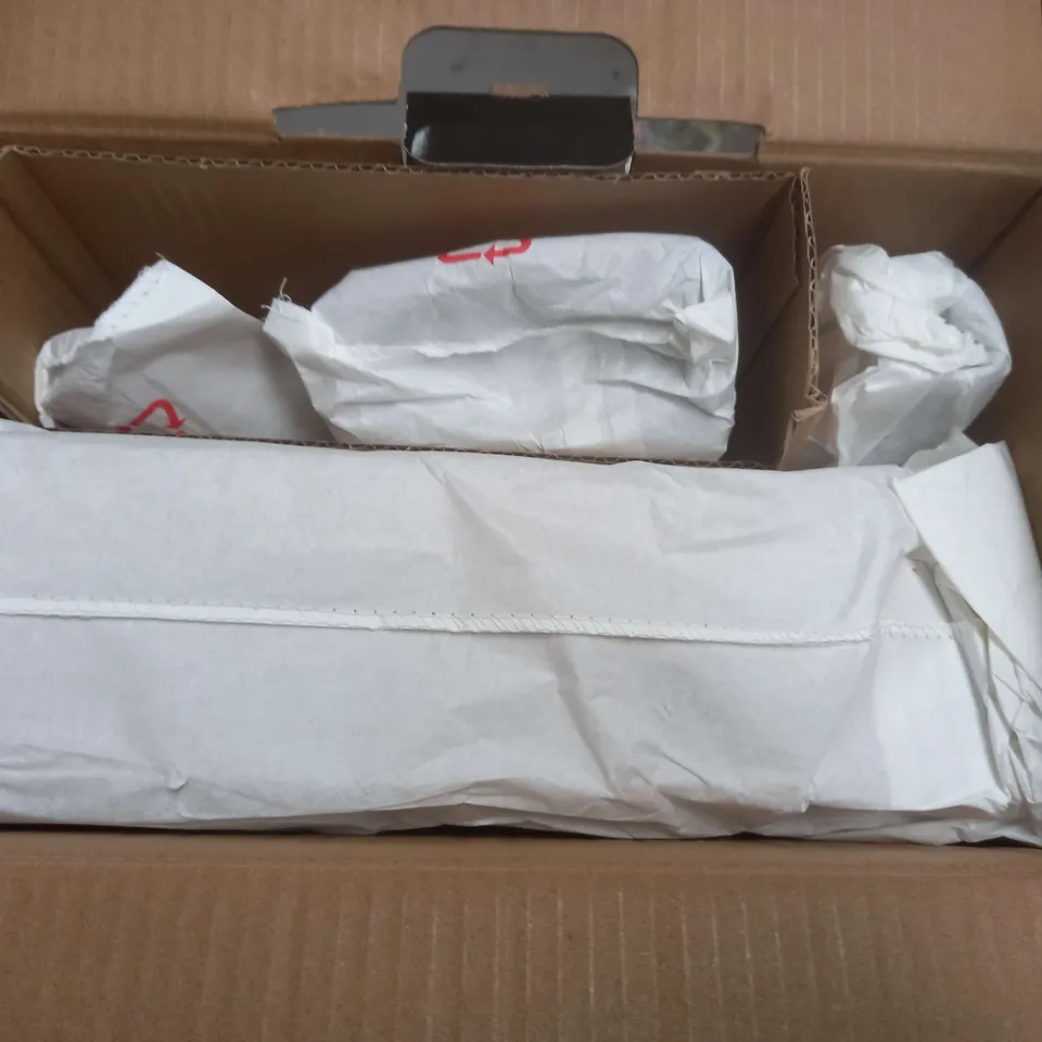 BOXED SHARK CORDLESS STICK VACUUM 