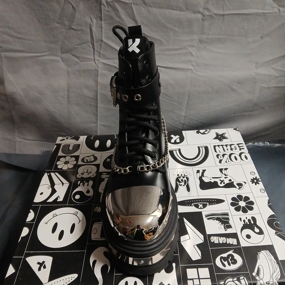 KOI BORIN BLACK LEATHER-LOOK PLATFORM ANKLE BOOTS WITH CHROME TOE CAP AND CHAIN DETAIL, SIZE 3