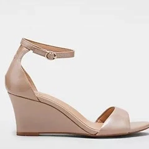 NATURALIZER VERA WEDGE CREME BRULEE SIZE 7