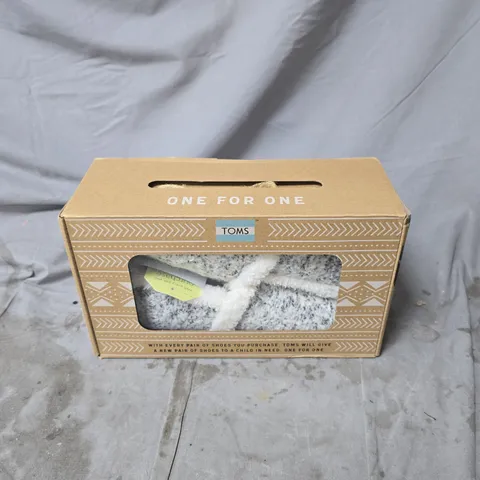 TOMS SLIPPERS GREY IN PRESENTATION BOX. WOMENS SIZE 8