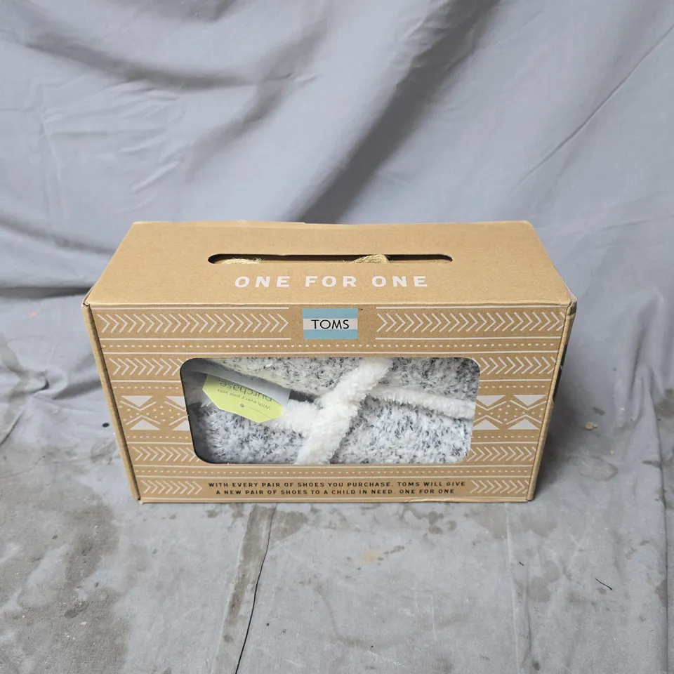 TOMS SLIPPERS GREY IN PRESENTATION BOX. WOMENS SIZE 8