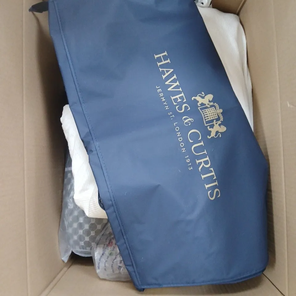 BOX OF APPROXIMATELY 10 MIXED ITEMS INCLUDING A BAG, PILLOW ETC.