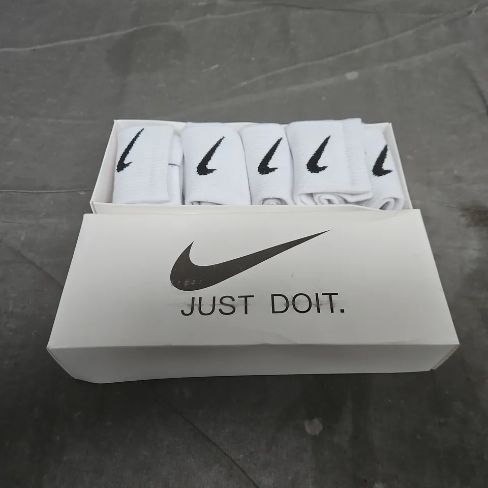 NIKE SOCKS – WHITE, X5 - SIZE UNSPECIFIED
