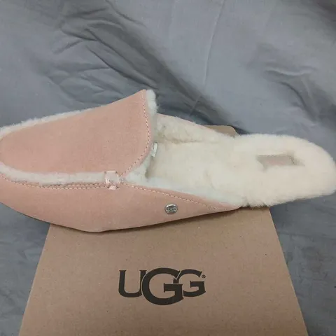 UGG PINK SUEDE SLIPPERS WITH WHITE SHEARLING – UK 7 (US 10)