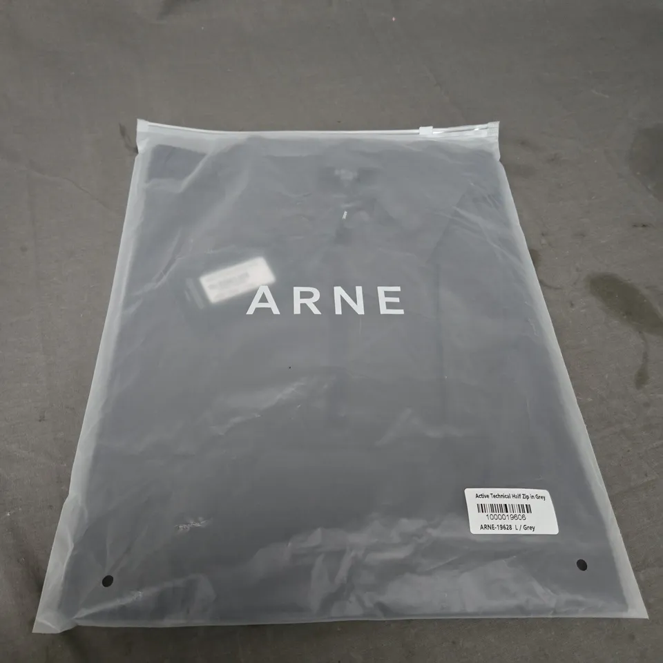 BAGGED ARNE ACTIVE TECHNICAL HALF ZIP IN GREY SIZE L