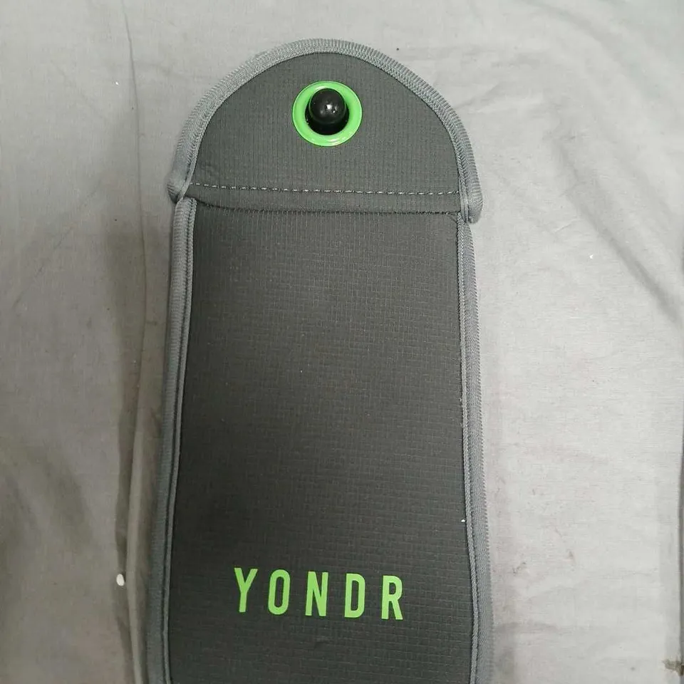 YONDR DEVICE IN GREY FABRIC POUCH WITH CIRCULAR LENS HOUSING 