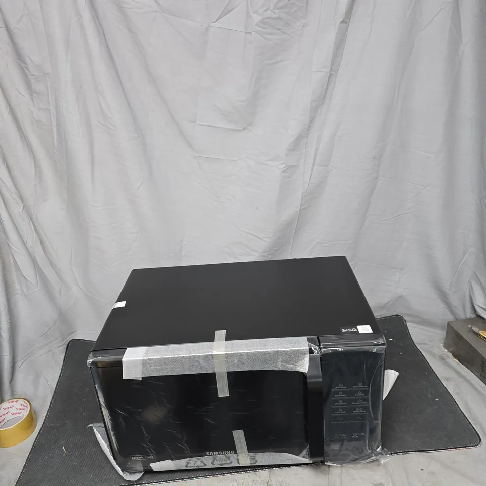 BOXED SAMSUNG MS23K3513AK/EU SOLO 23L MICRCOWAVE OVEN - COLLECTION ONLY
