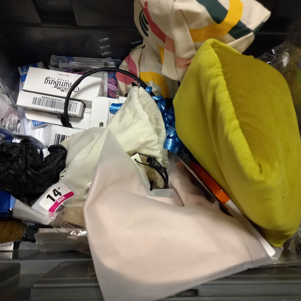 BOX OF APPROX 20 ASSORTED ITEMS TO INCLUDE - HERMZ HEALPSORIN CREAM - ZENA SKIN PINK CLAY MASK - GILLETTE PRO GLIDE  ECT