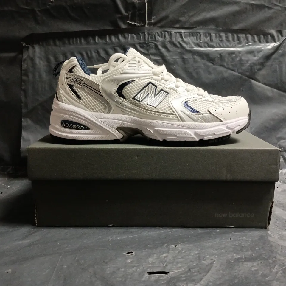 BOXED PAIR OF NEW BALANCE 530 TRAINERS IN WHITE/SILVER/NAVY SIZE UK 5.5
