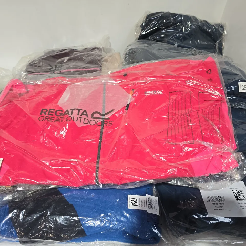 LOT OF APPROXIMATELY 16 ASSORTED BRAND NEW REGATTA AND DARE2BE CLOTHING ITEMS