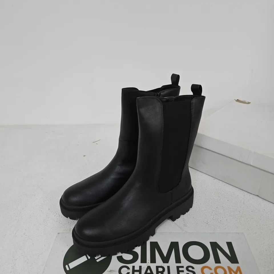 SHOES BY EMMA KASIA BLACK CHELSEA BOOTS – UK 8