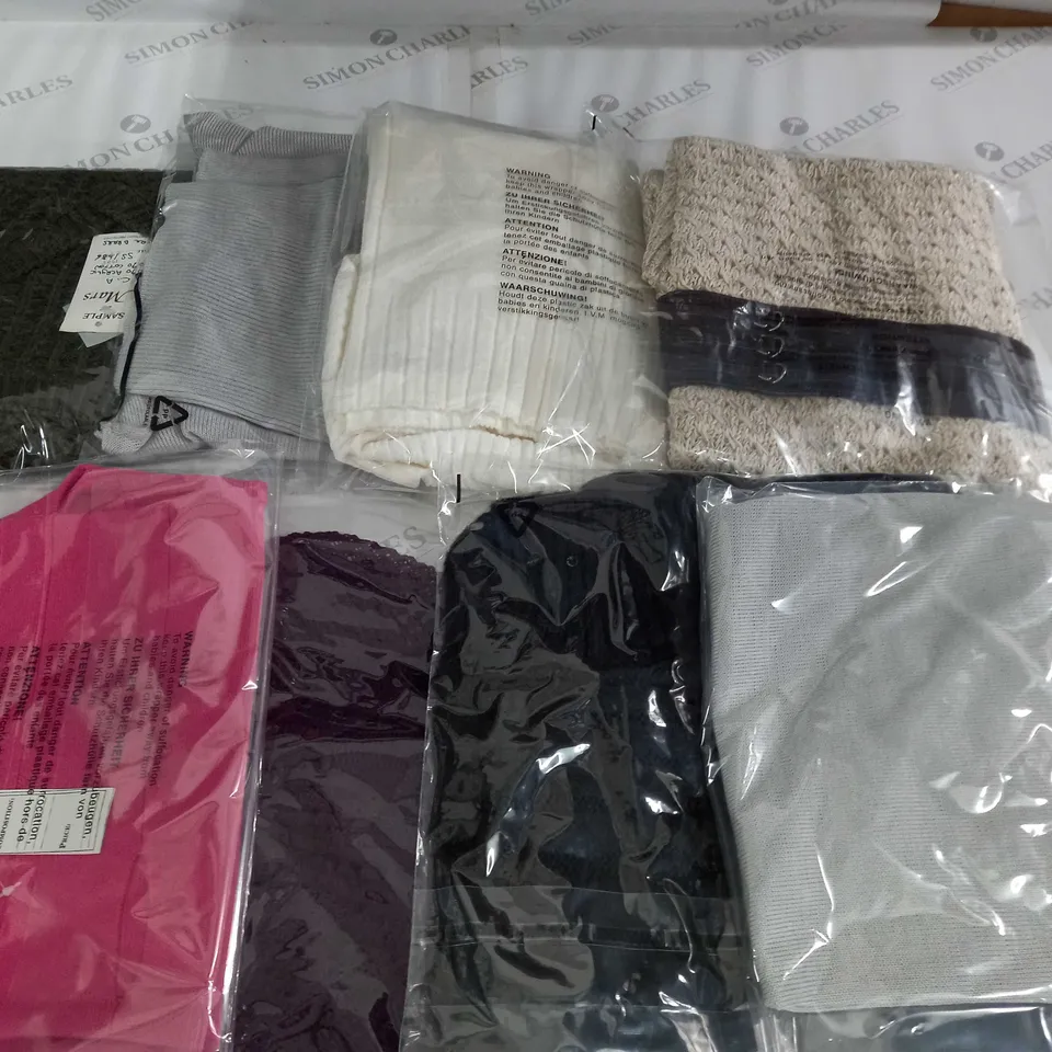 LOT OF 8 ASSORTED KNITWEAR CLOTHING ITEMS - VARIOUS SIZES