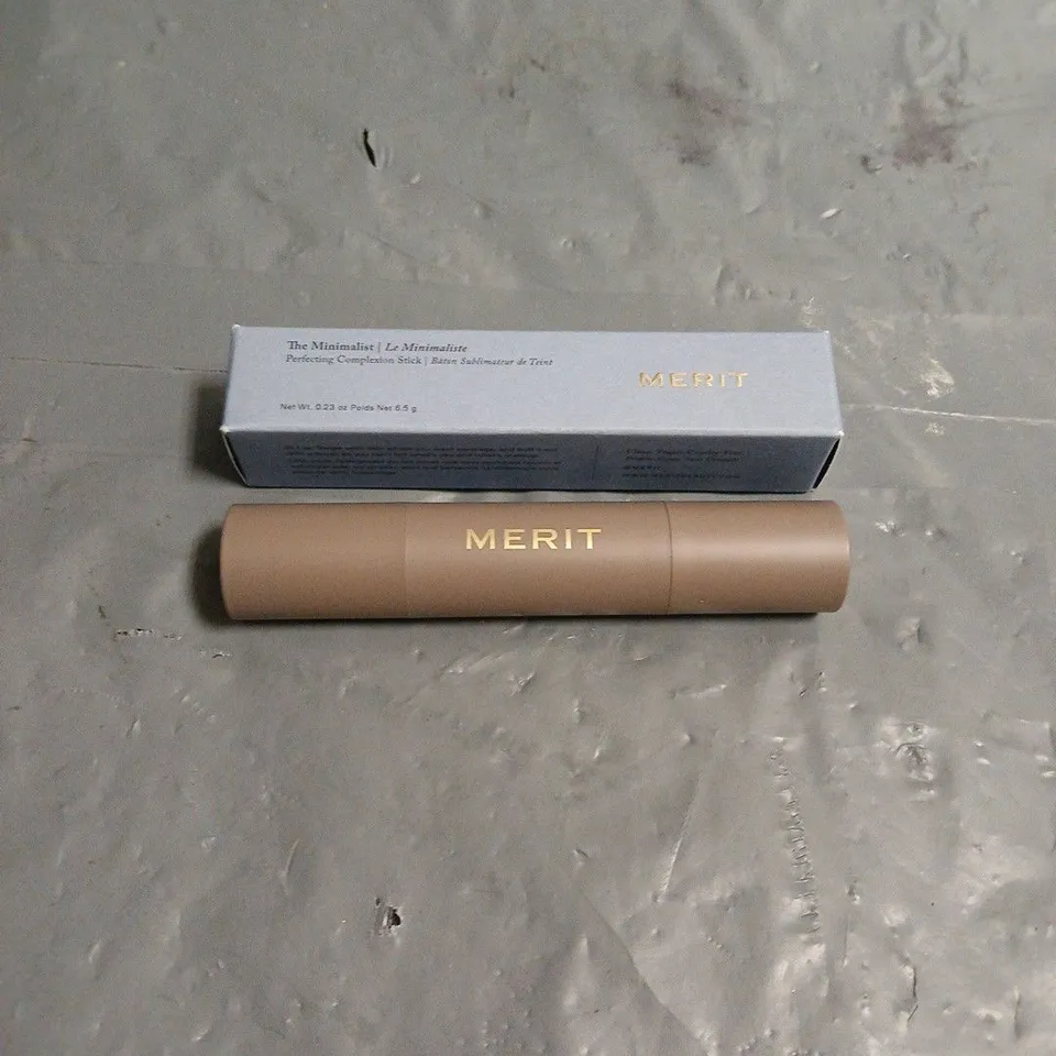BOXED MERIT THE MINIMALIST PERFECTING COMPLEXION STICK IN LINEN 6.5G