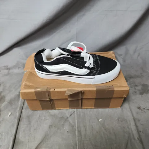 UNBOXED VANS OFF THE WALL KIDS' BLACK & WHITE SKATE SHOES UK SIZE 4.5