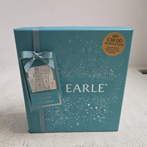 LIZ EARLE DAILY SKINCARE ESSENTIALS GIFT SET