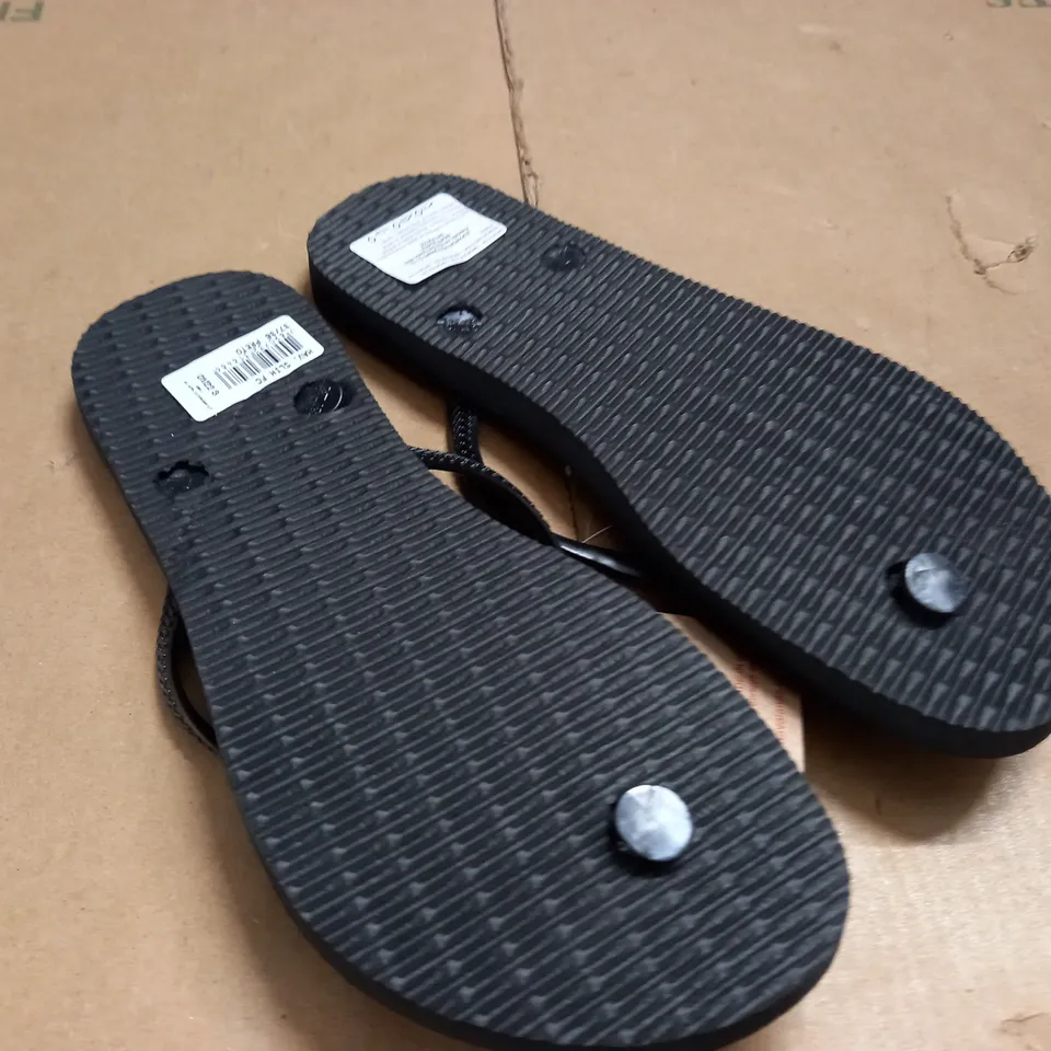PAIR OF HAVAIANAS BLACK FLIP FLOPS - 37/38