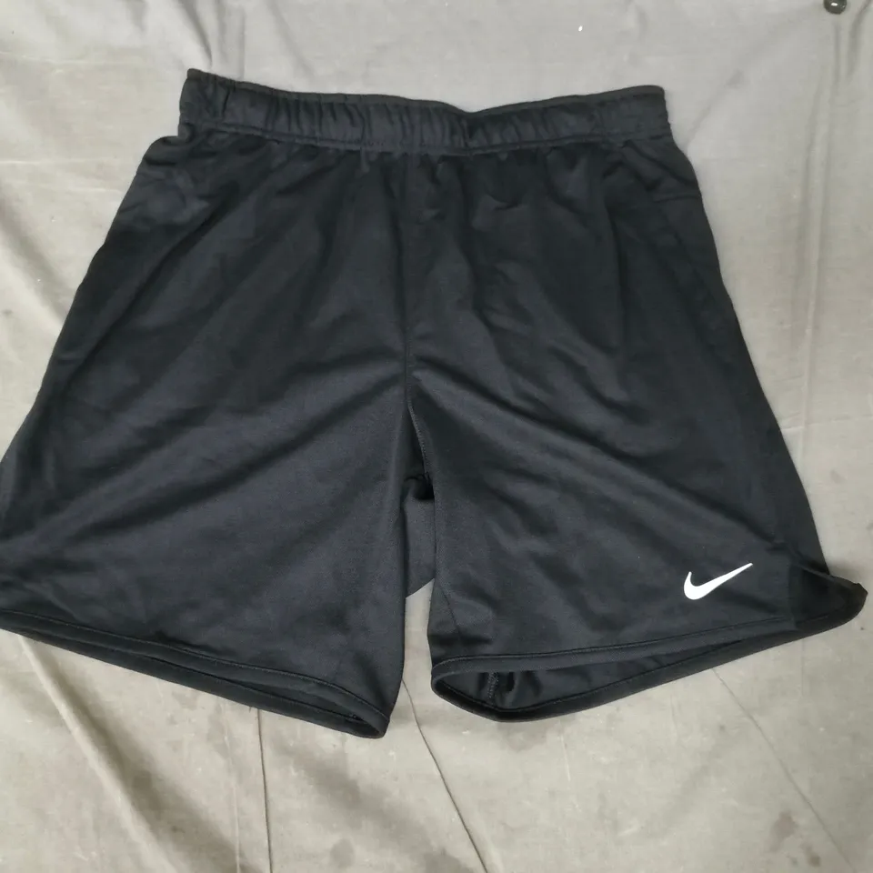 NIKE TOTALITY SHORTS IN BLACK SIZE MEDIUM