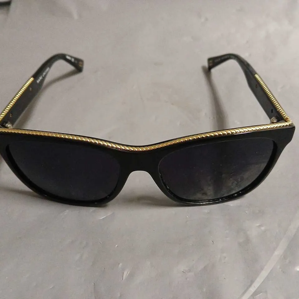 PAIR OF MARC JACOBS GLASSES IN CARRY CASE