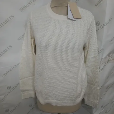 VILA VIDALO O-NECK KNIT TOP IN WHITE ALYSSUM SIZE M