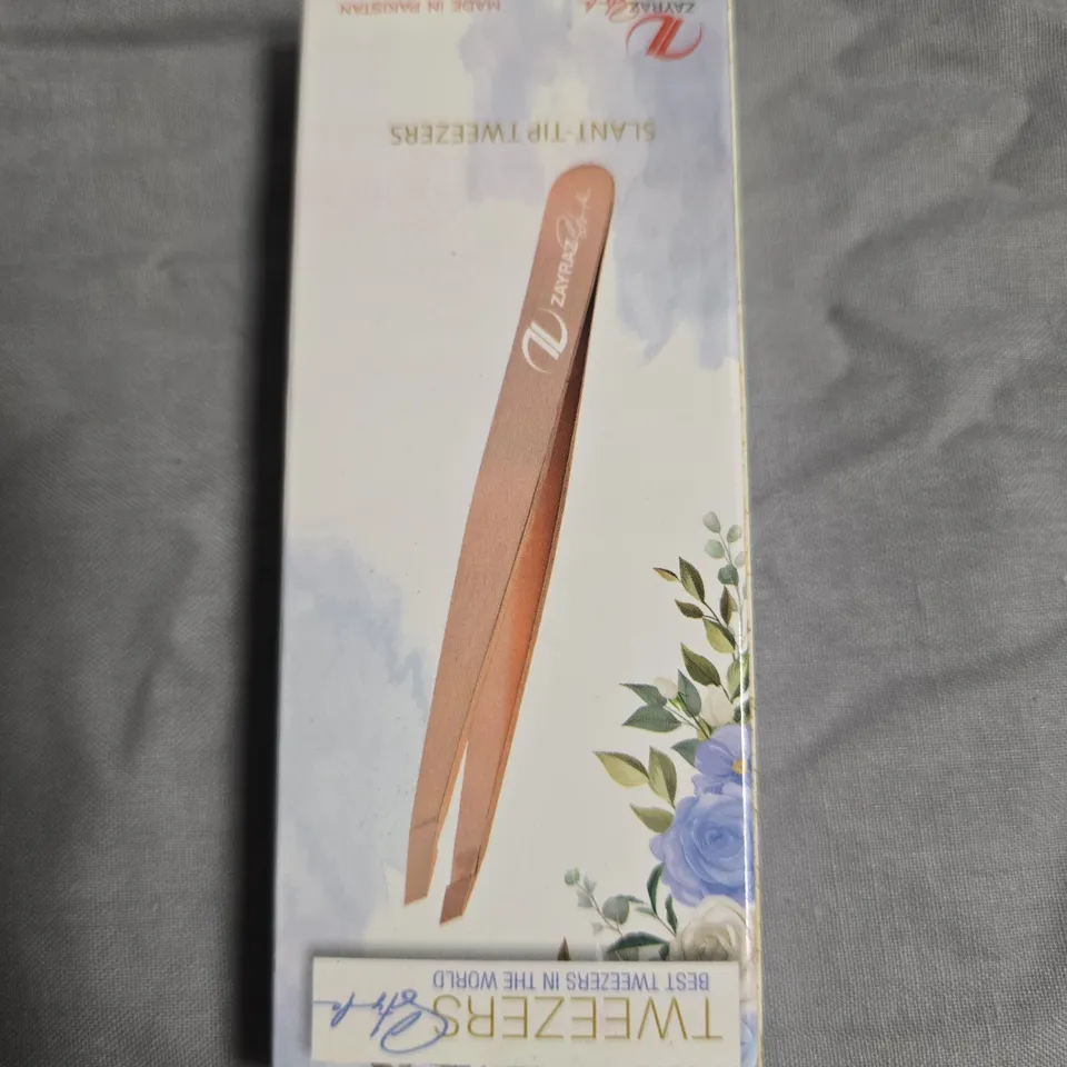 APPROXIMATELY 19 ZAYRAZ SLANT TIP TWEEZERS WITH LEATHER CASE – BOXED