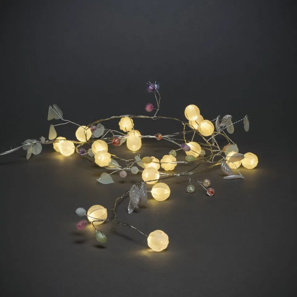 BOXED LEAVES WITH BERRIES NOVELTY STRING LIGHTS 